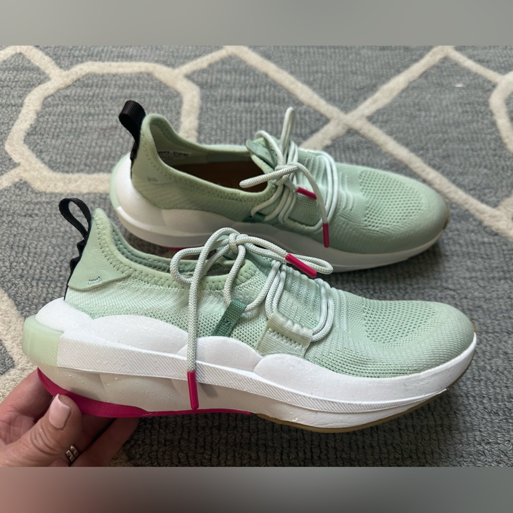 Sorel gym shoes, - Picture 9 of 9